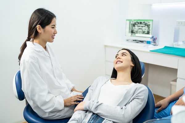 How A Restorative Dentist Can Improve Your Oral Health